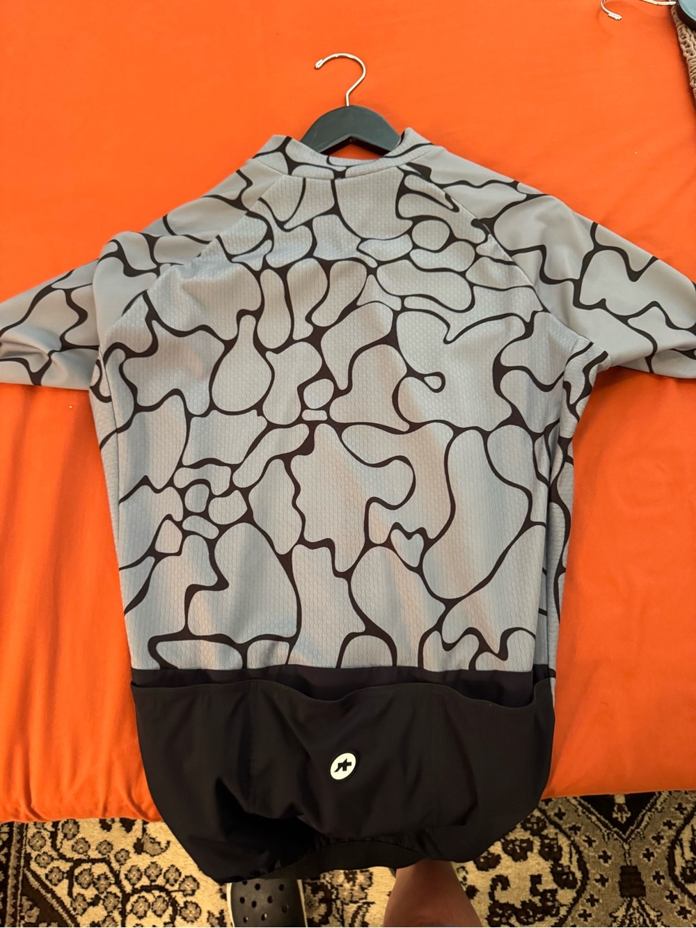 Assos Jerseys - Picture 2 of 6